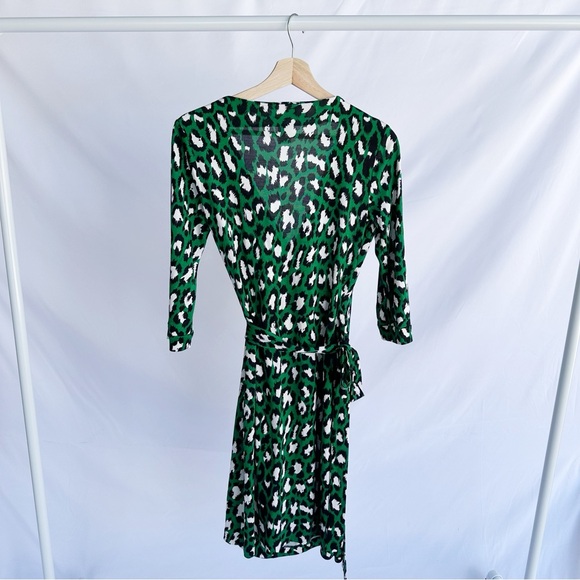 Diane Von Furstenberg Vintage New Julian Dress in Spotted Cat Green, Size 4 - Picture 3 of 7